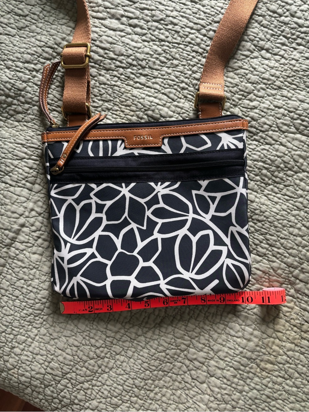 Fossil Eliza Crossbody Purse in Black and White Geometric Flower Pattern - Picture 3 of 6